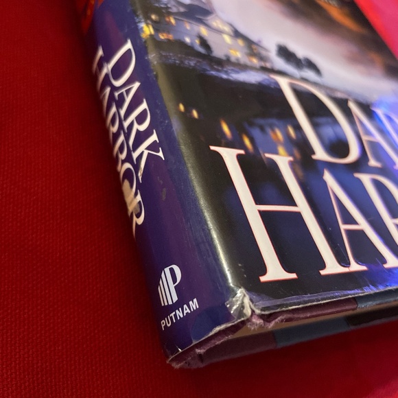 Dark Harbor Stone Barrington Novel Book - Picture 2 of 8